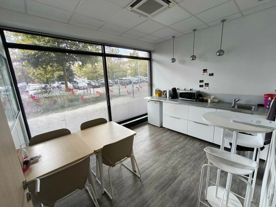 A VENDRE - BUREAUX COMMERCIAUX - secteur CHU 
