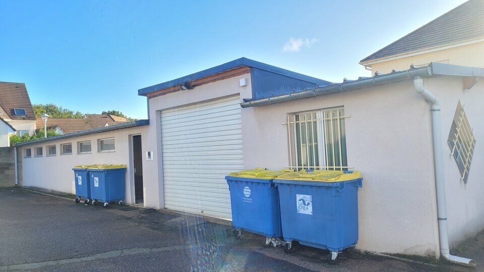 Location local d''activites 140 m² non divisibles