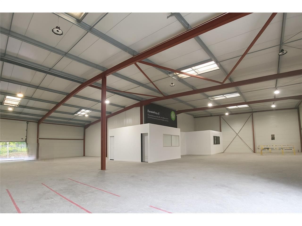 Location local 300 m² à Eysines