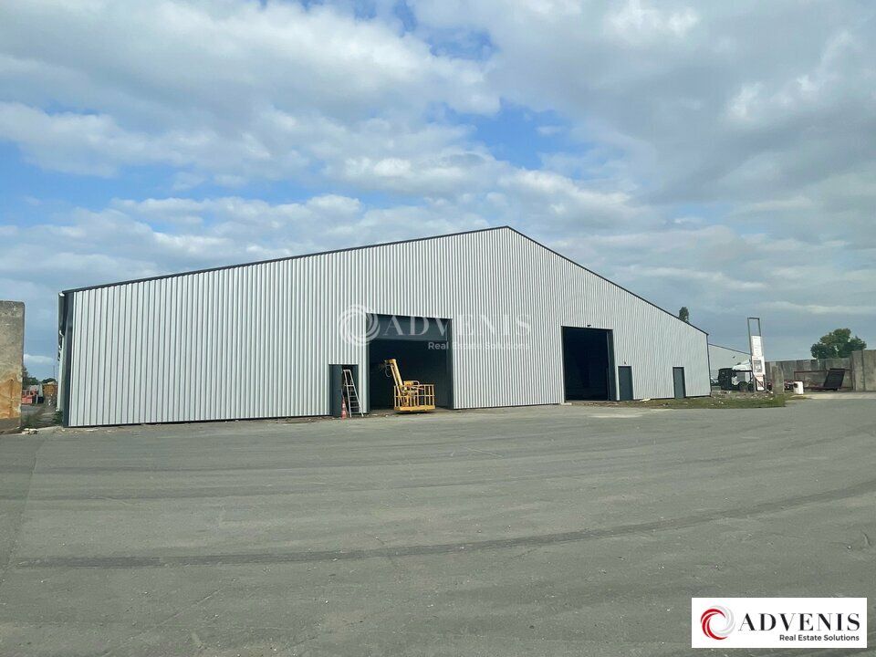 A LOUER - BATIMENT DE 1600 M² REHABILITE DIVISIBLE A PARTIR DE 400 M²