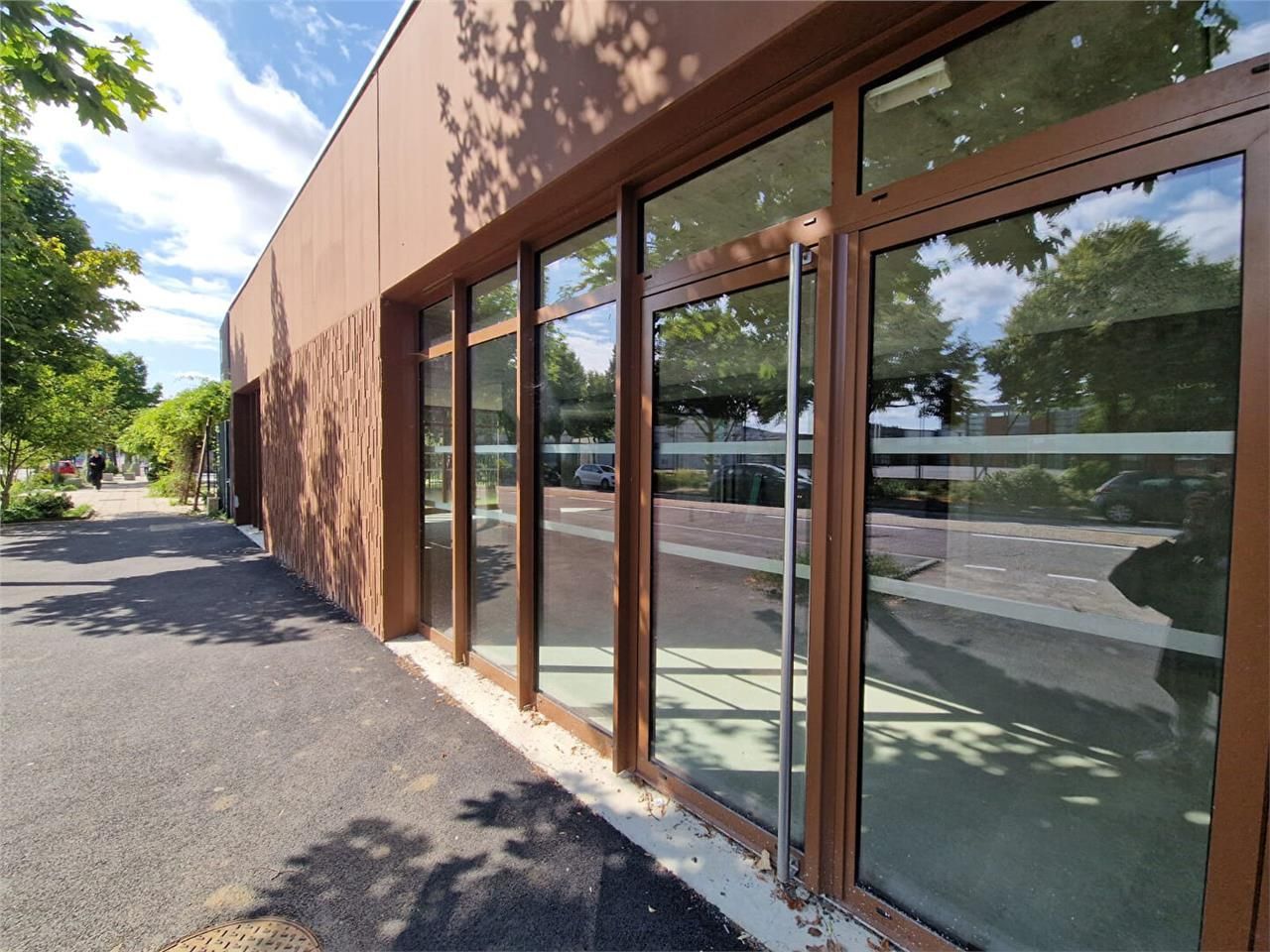 Vente local commercial 130.00 m² à Caen