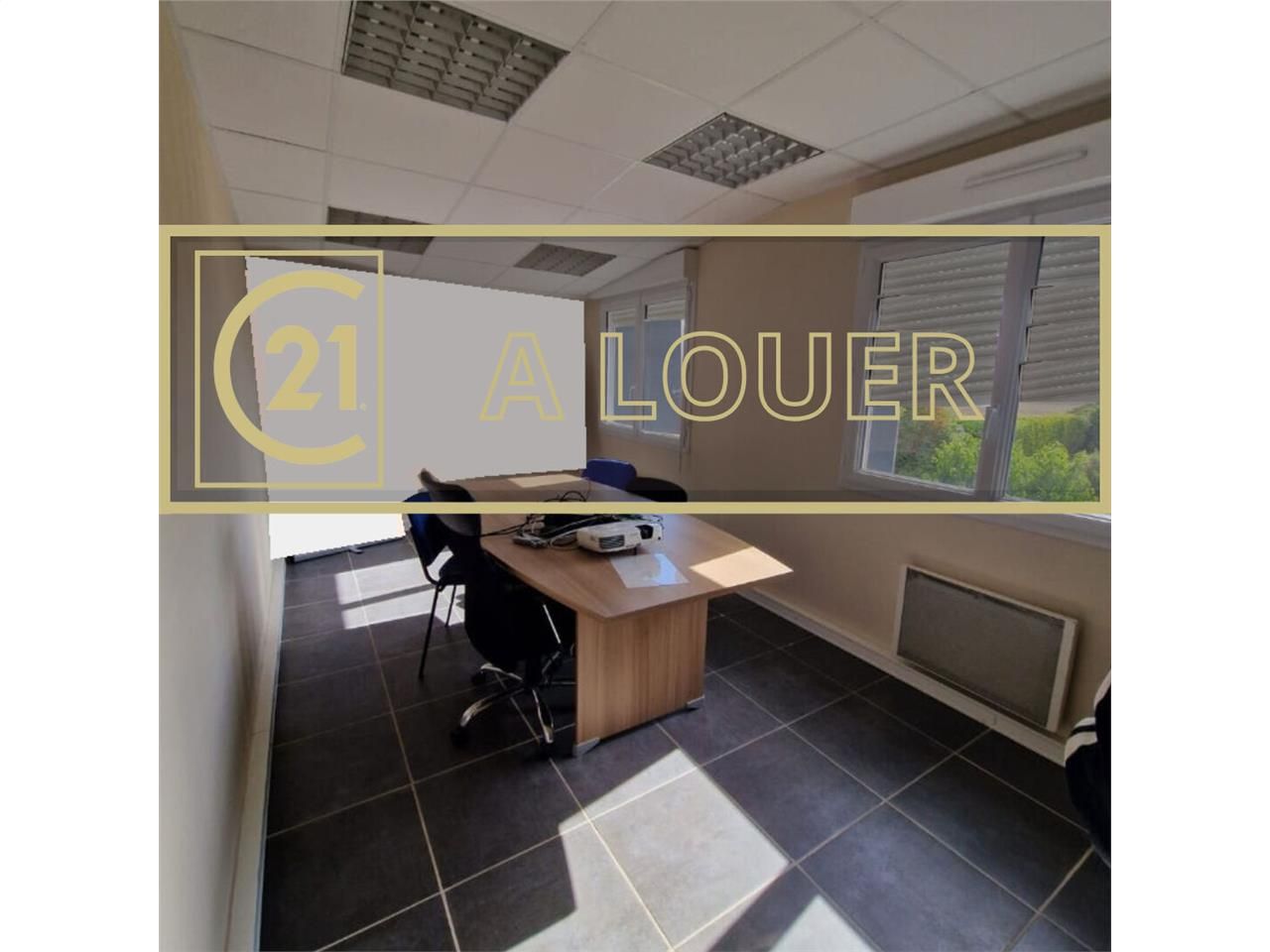 Location bureaux 180.00 m² à IFS