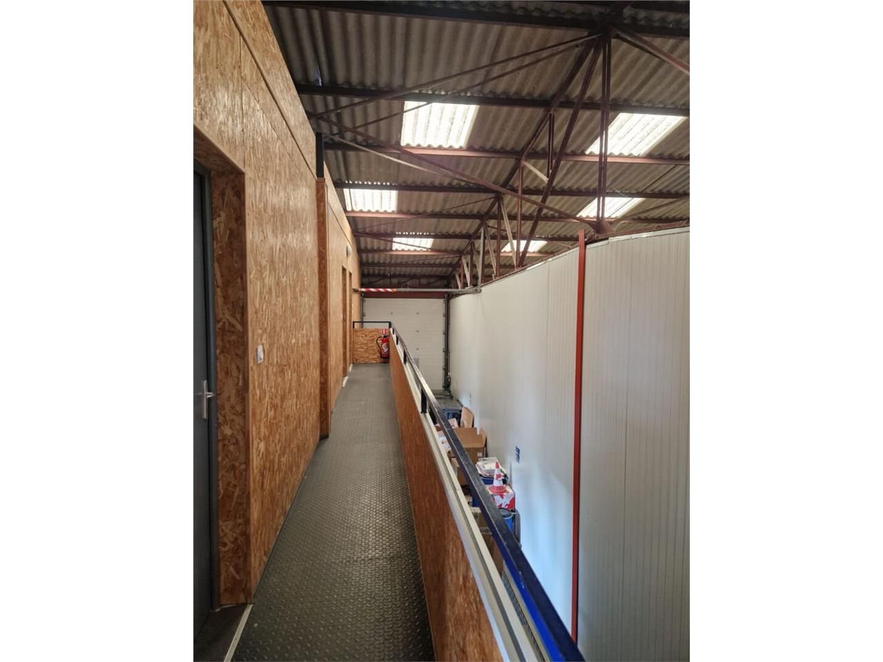 Location bureaux 180.00 m² à IFS