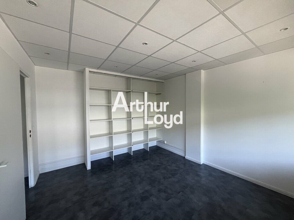 BUREAUX RÉNOVÉS À LOUER DANS UN ENVIRONNEMENT DE BUREAUX DYNAMIQUE