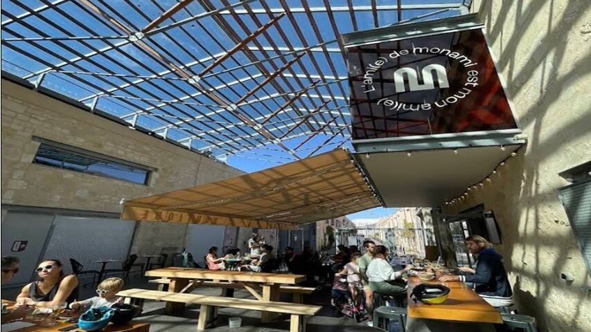 Location local commercial 310.00 m² à BORDEAUX