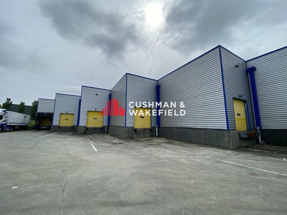 Location entrepot 1073 m² non divisibles