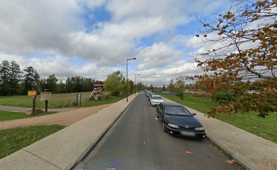 Cases commerciales à construire en face du parking de la Gare.