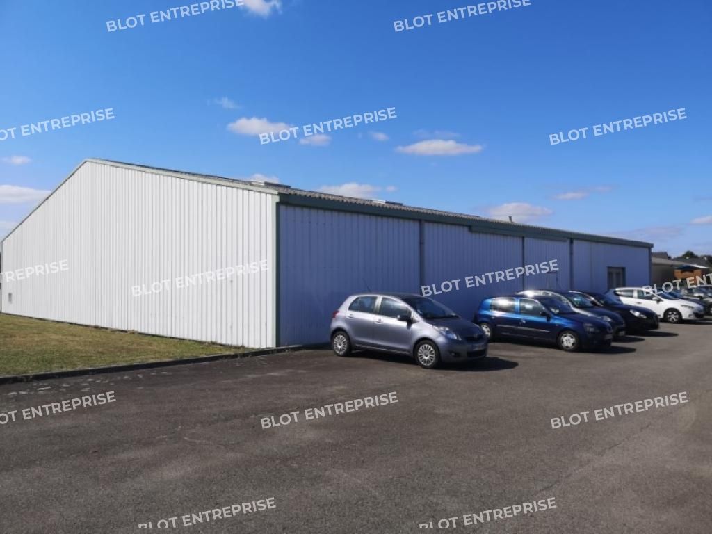 Location entrepôts 750 m² non divisibles