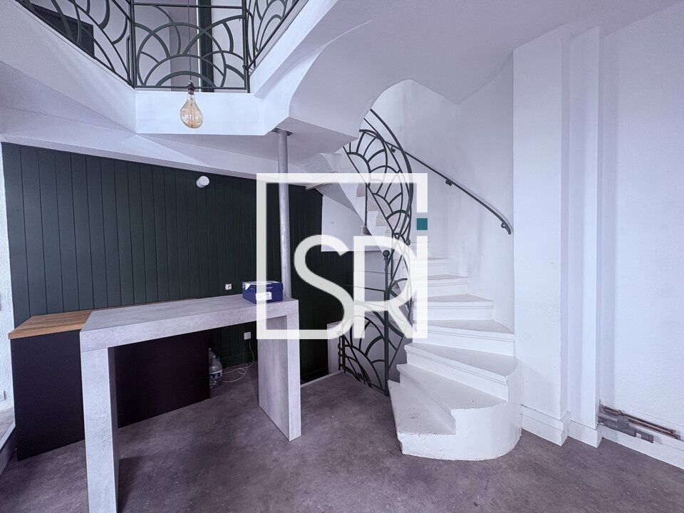 Location local commercial 69.9 m² non divisibles