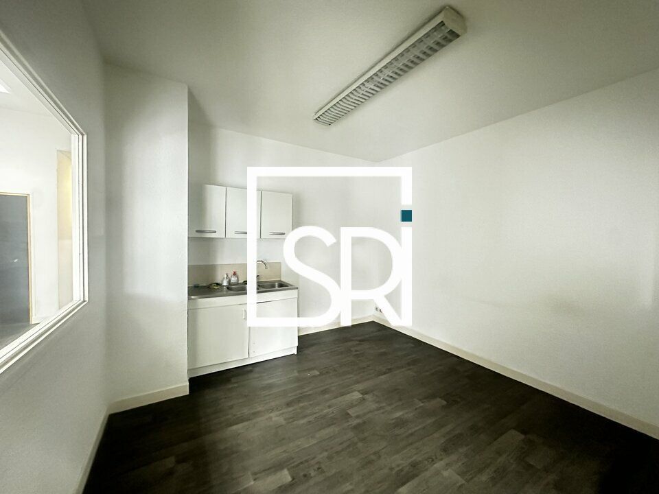 LOCATION BUREAUX MEUBLES DE 20 m2 à 450 m² - Z. d'activités LE BREZET - 63000 CLERMONT FERRAND 