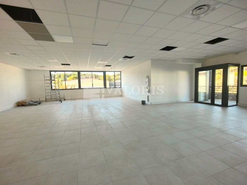 Location local commercial - 144 m²