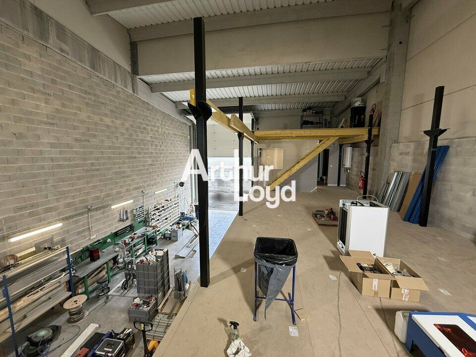Location local d''activites 160 m² non divisibles