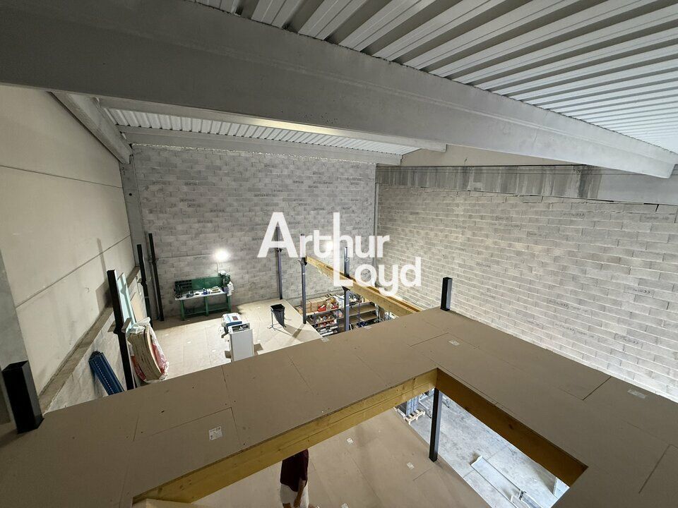 À louer – Locaux d'activité à Montauroux : 160 m² au sol + 100 m² en mezzanine