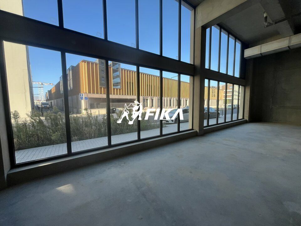 Vente local d''activites 2287.99 m² divisibles à partir de 210.58 m²