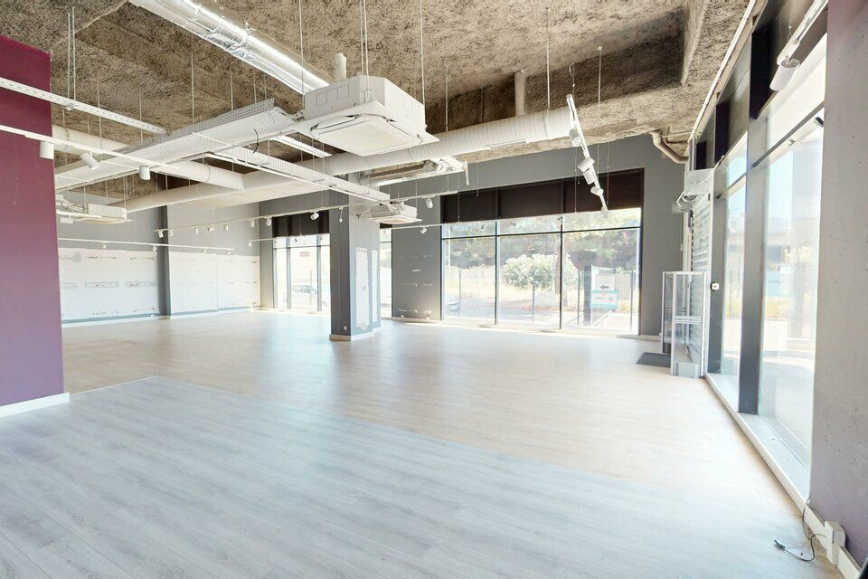 Location local commercial 440 m² non divisibles