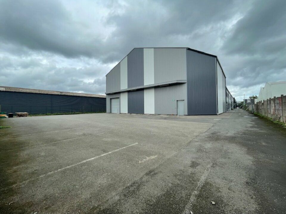 Vente local d''activites 1200 m² non divisibles