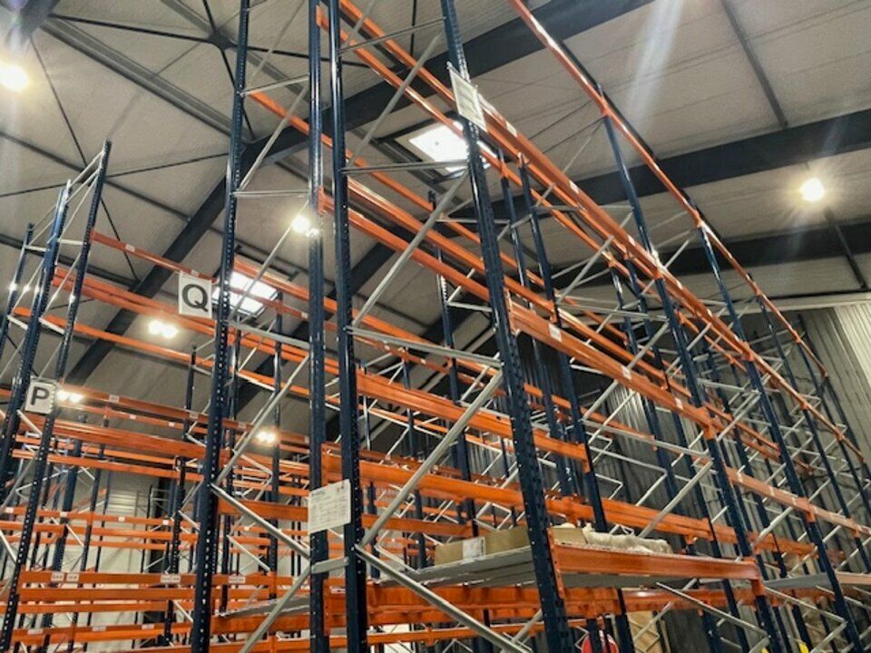 A VENDRE - Local d'activité d'environ - 1175m² - situé au cœur de la ZI LORIENT à RENNES