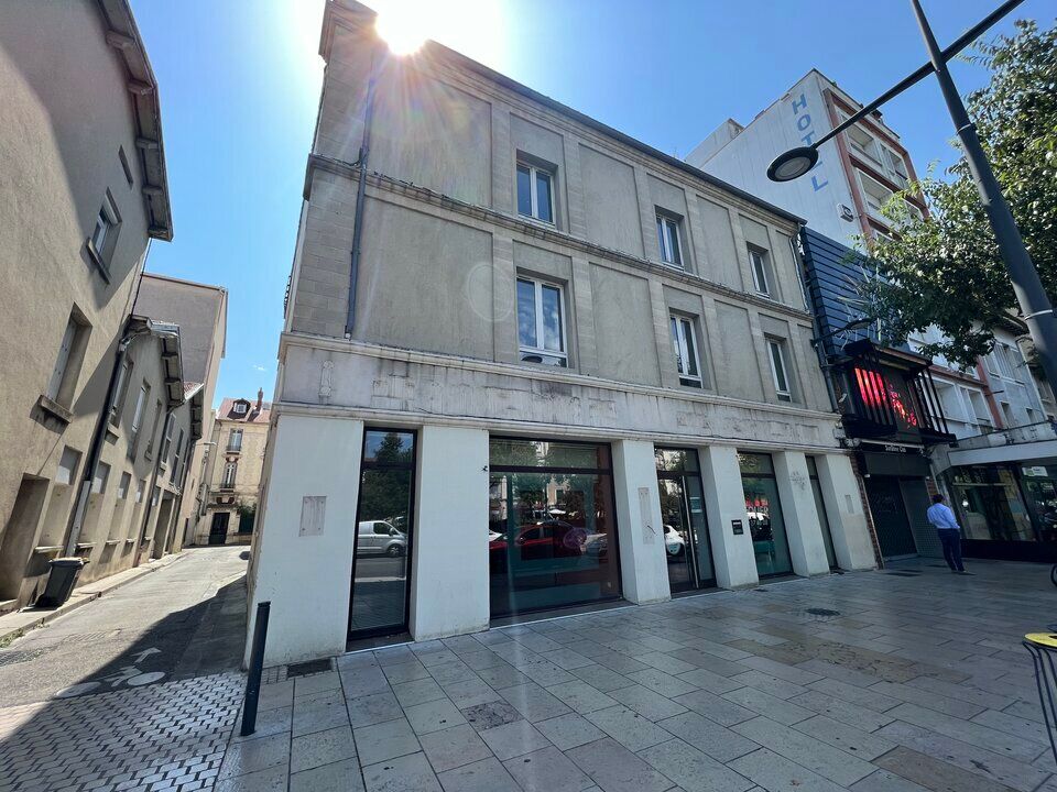 Location local commercial 104 m² non divisibles