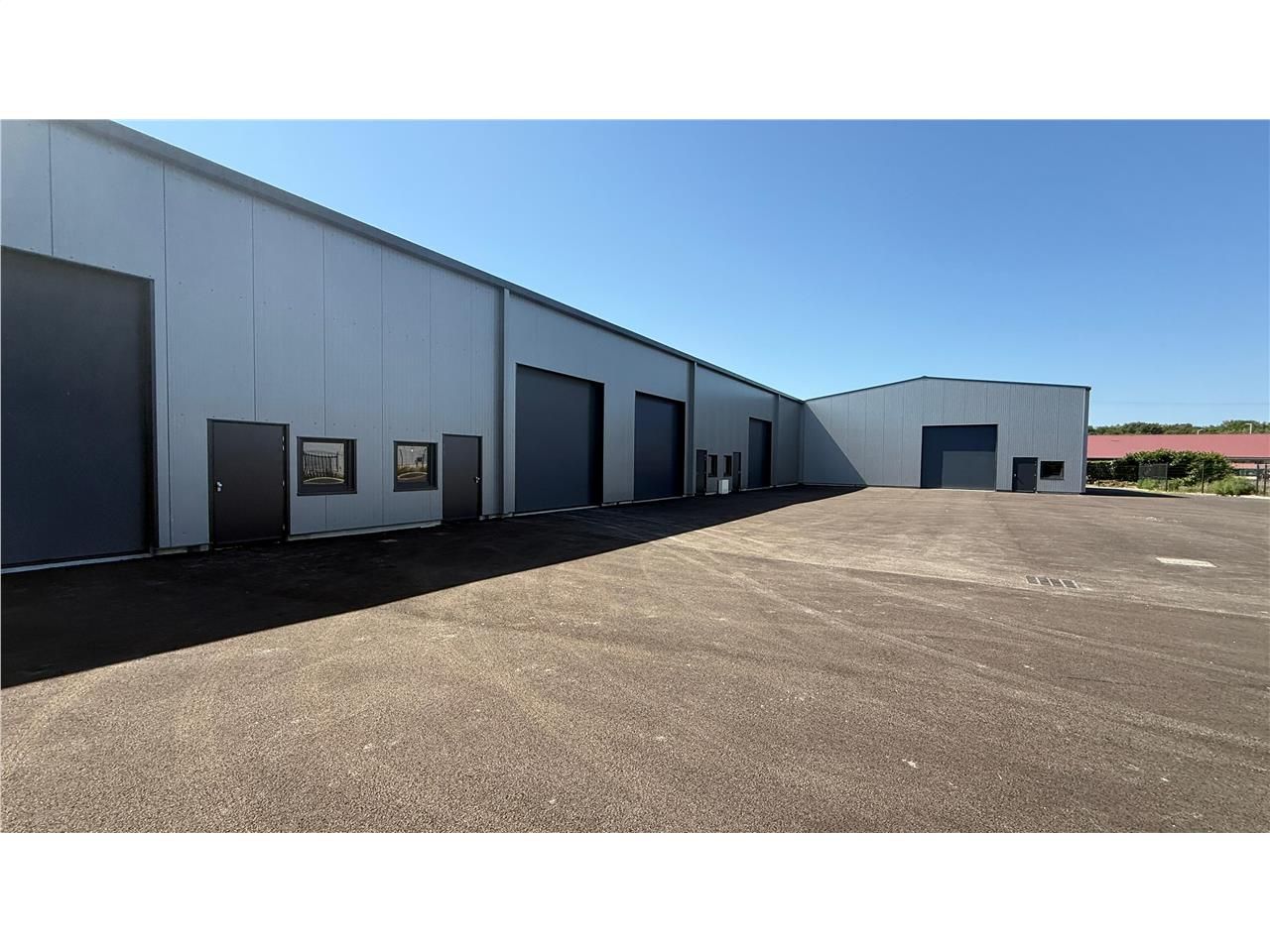Vente entrepots 137 m² non divisibles