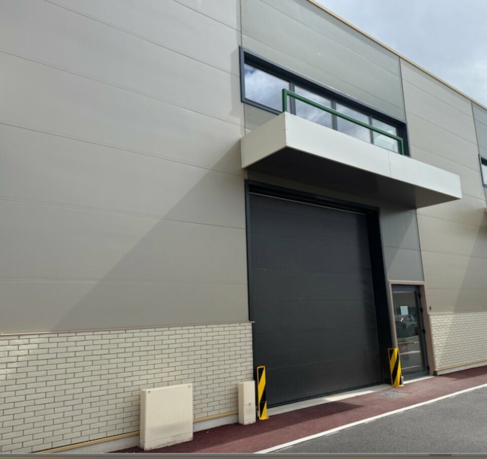 Location local d''activites 315 m² non divisibles