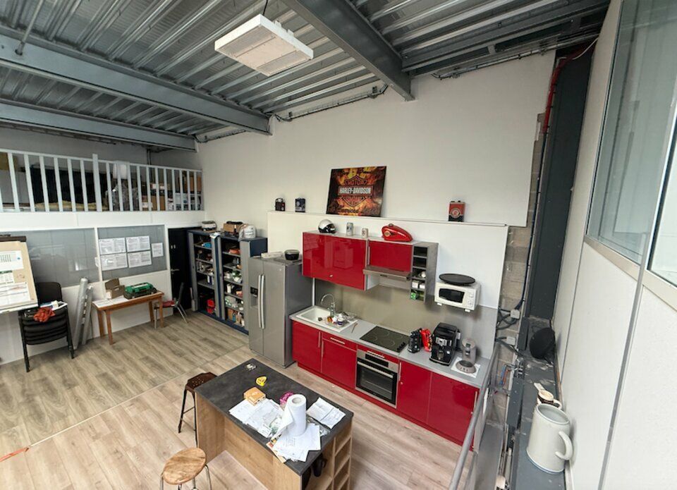 Location local d''activites 304 m² non divisibles