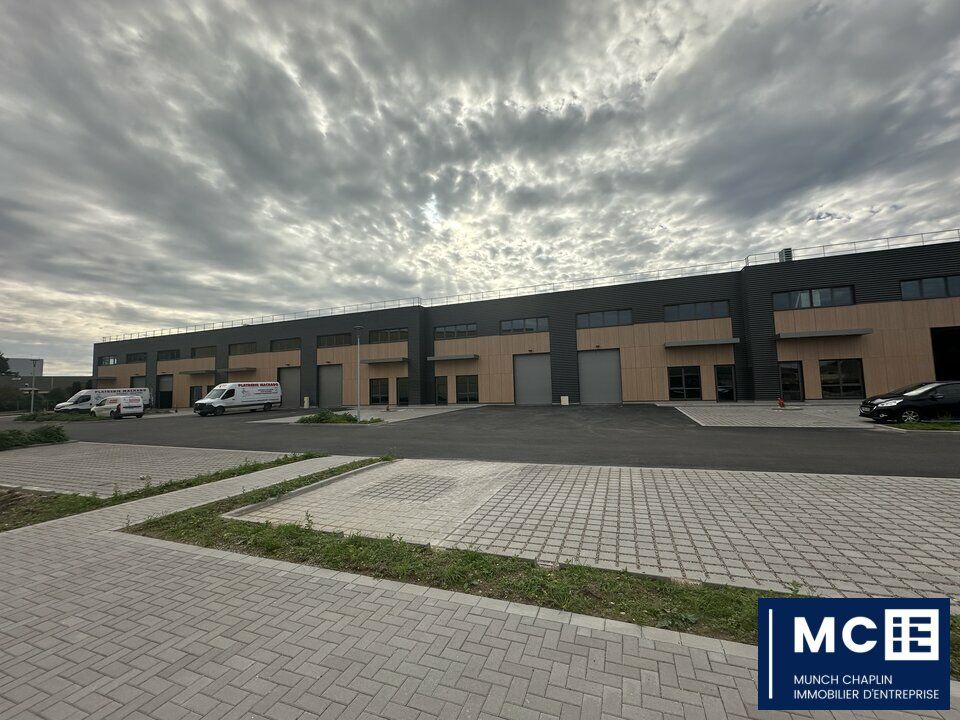 Vente local d''activites 568 m² divisibles à partir de 284 m²