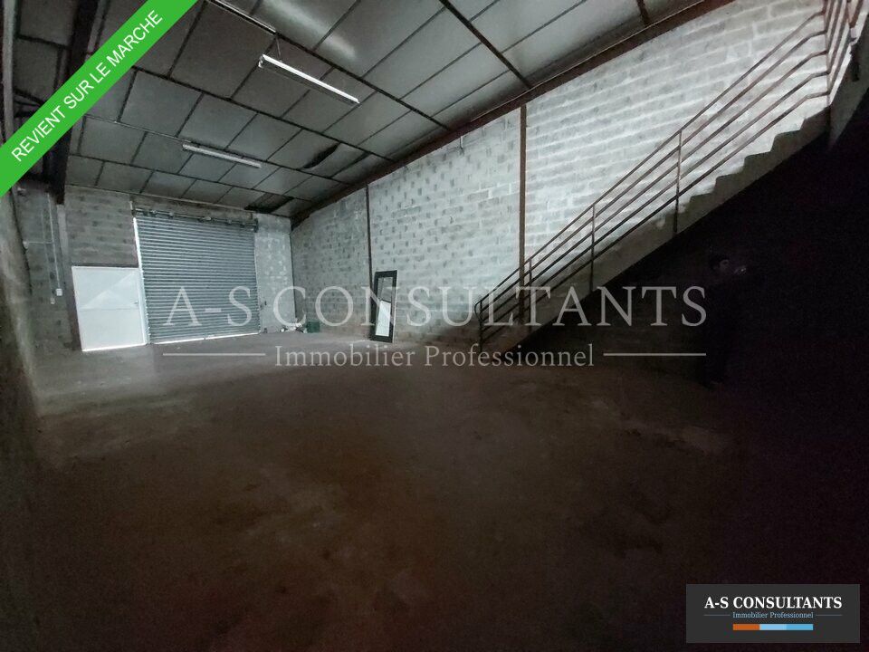 Location local commercial 368 m² non divisibles
