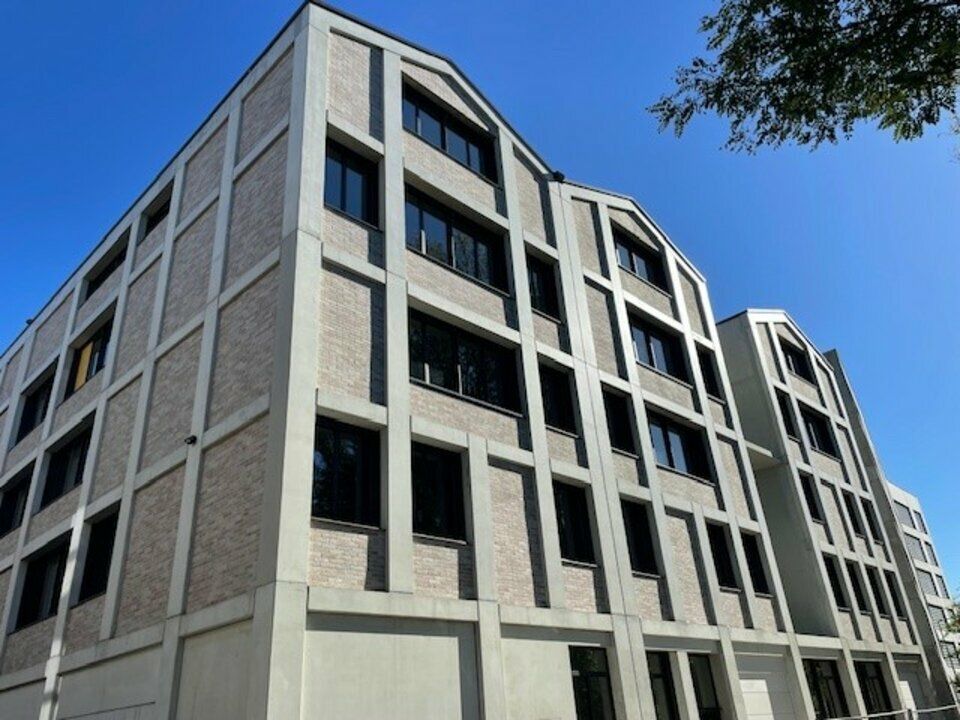 Location local d''activites 2835 m² divisibles à partir de 144 m²