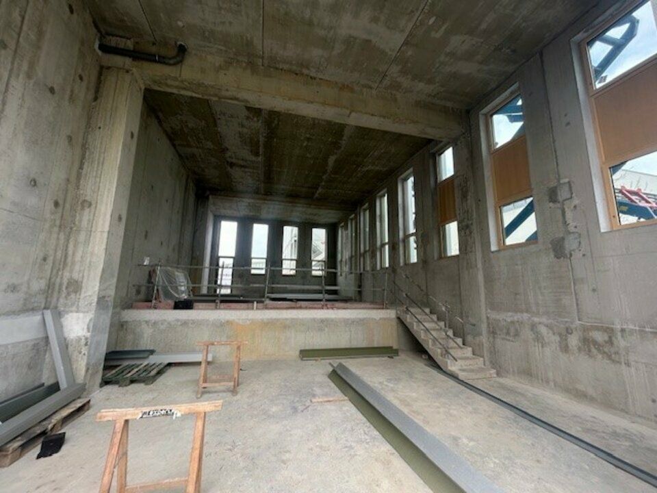 Location local d''activites 1140.7 m² divisibles à partir de 82.3 m²