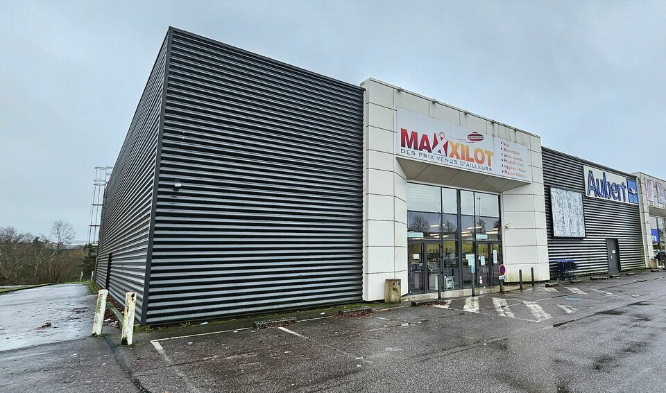 Vente local commercial 900 m² non divisibles