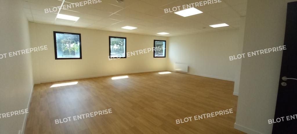 Location bureaux 240 m² non divisibles