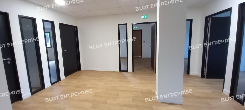 Location bureaux 240 m² non divisibles