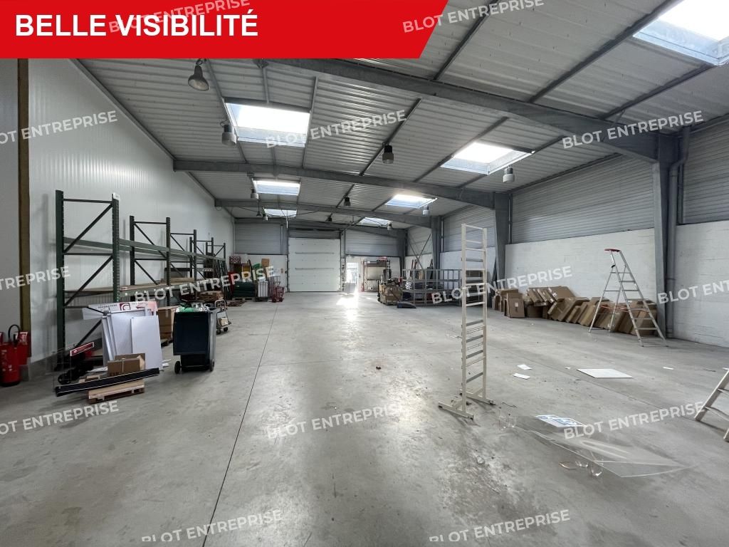 Location entrepôts 600 m² non divisibles