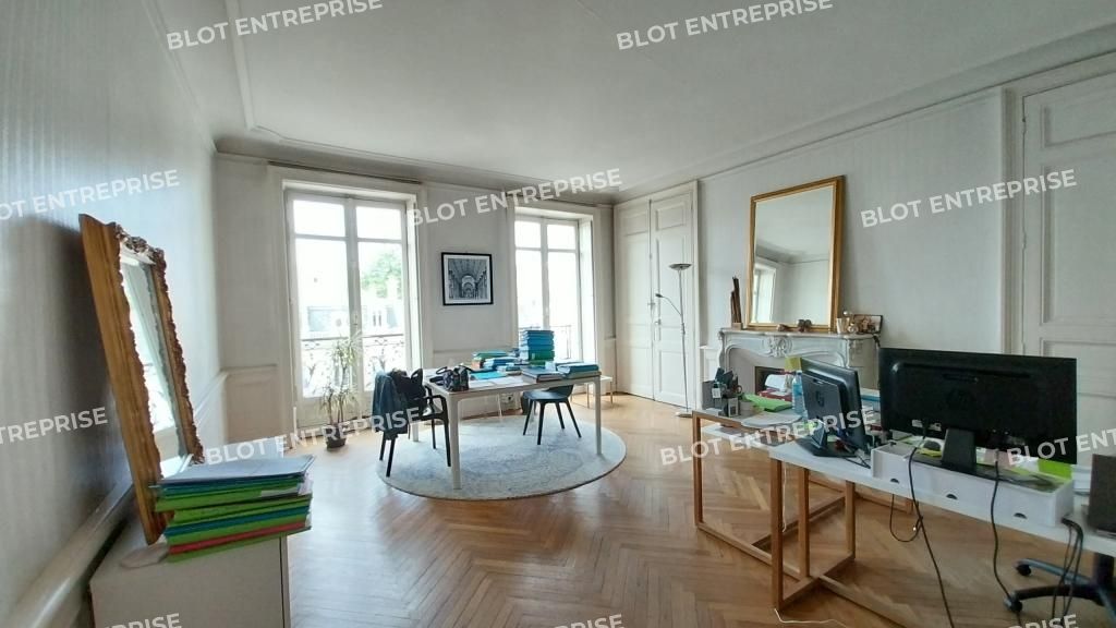 Location bureaux 207 m² non divisibles