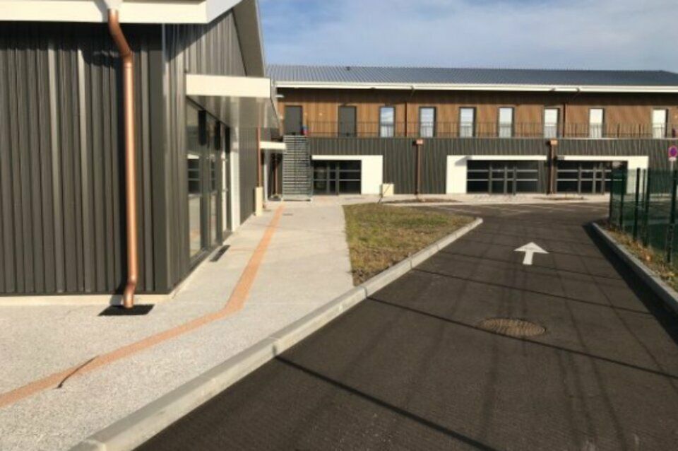 Vente local commercial 1122 m² divisibles à partir de 166 m²