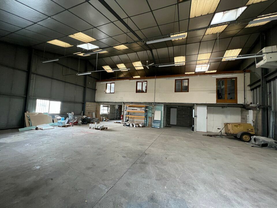 Location local d''activites 393 m² non divisibles