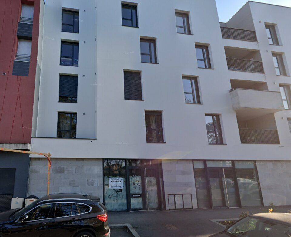 Location local commercial 81 m² non divisibles