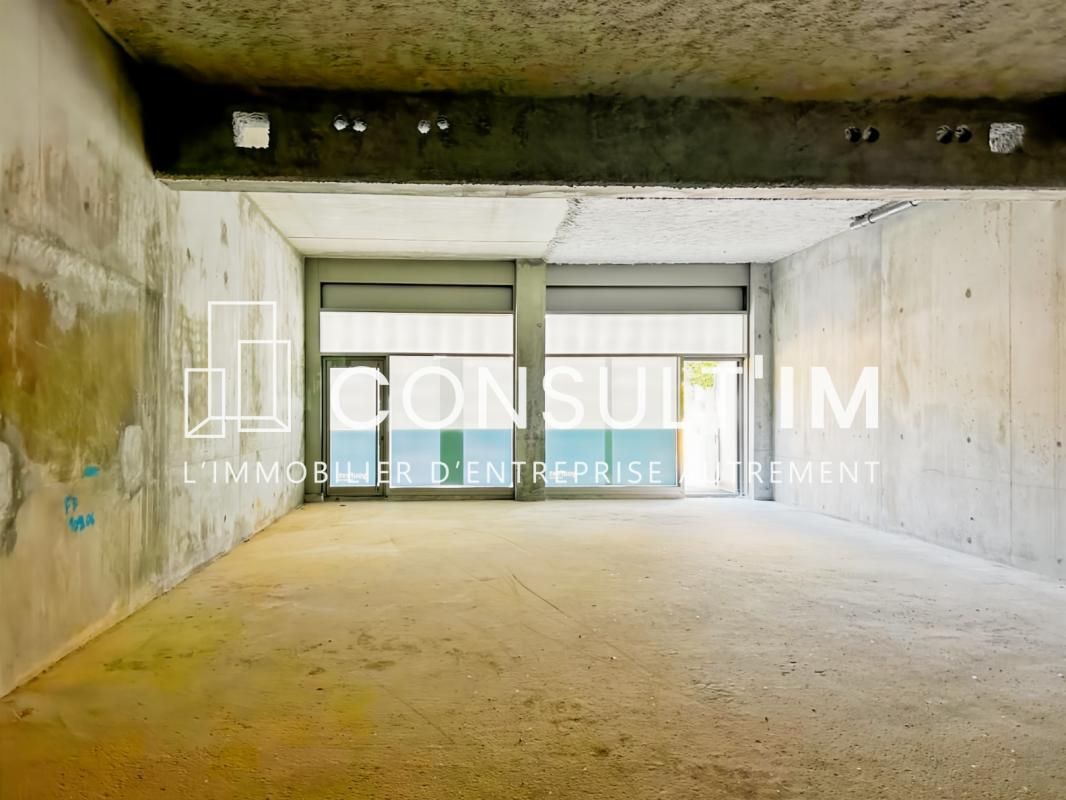 Location local commercial 372 m² non divisibles