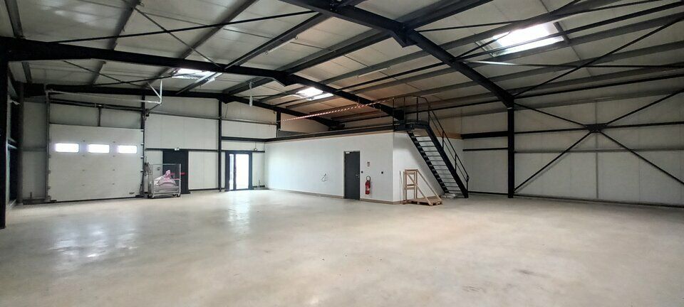 Location local d''activites 400 m² non divisibles