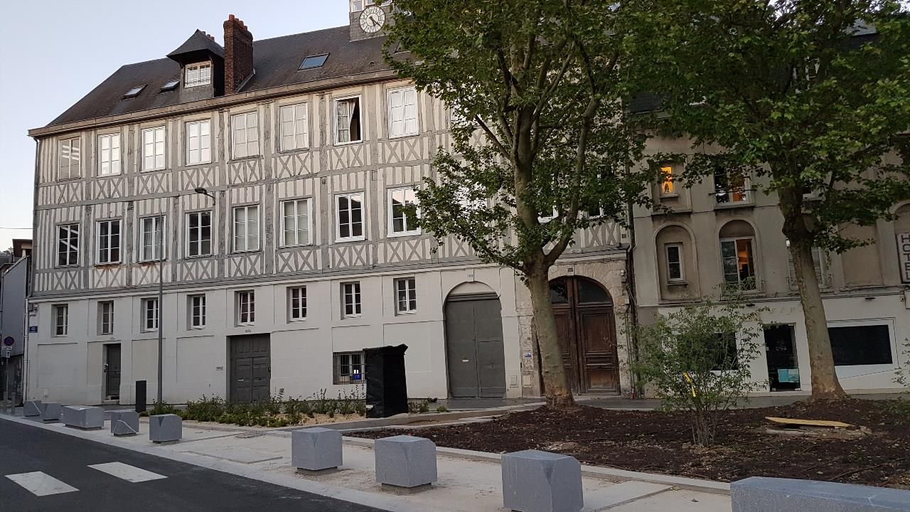 Location local commercial 177 m² non divisibles