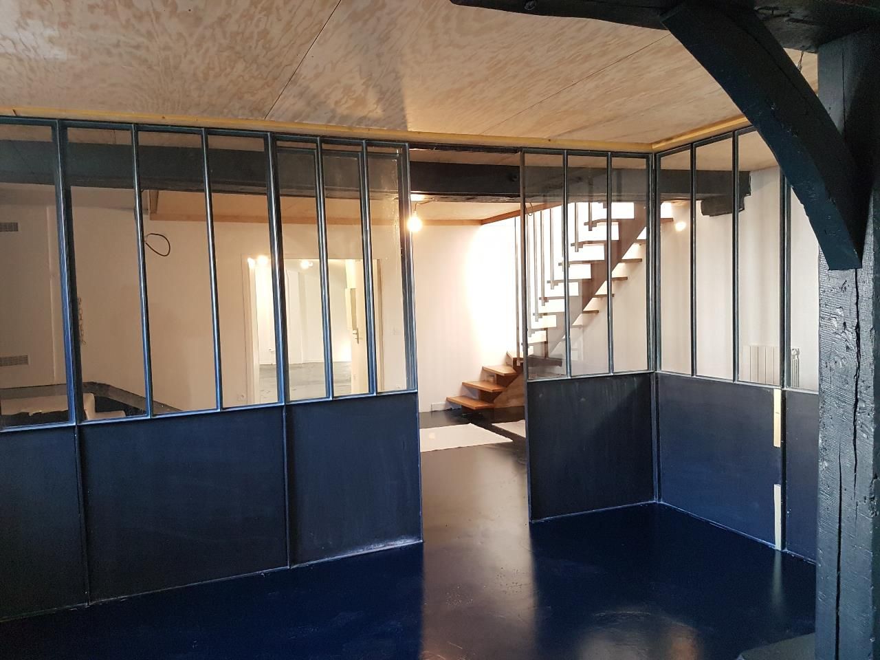 LOCAL ATYPIQUE A LOUER CENTRE-VILLE DE ROUEN PROCHE VIEUX MARCHE.