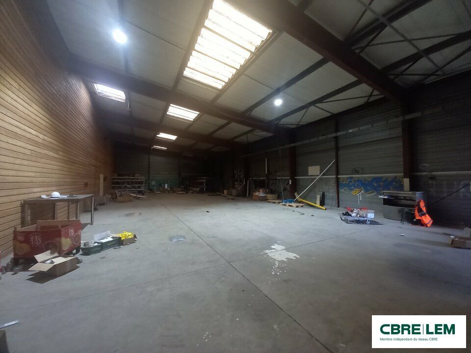 Location local d''activites 375 m² non divisibles