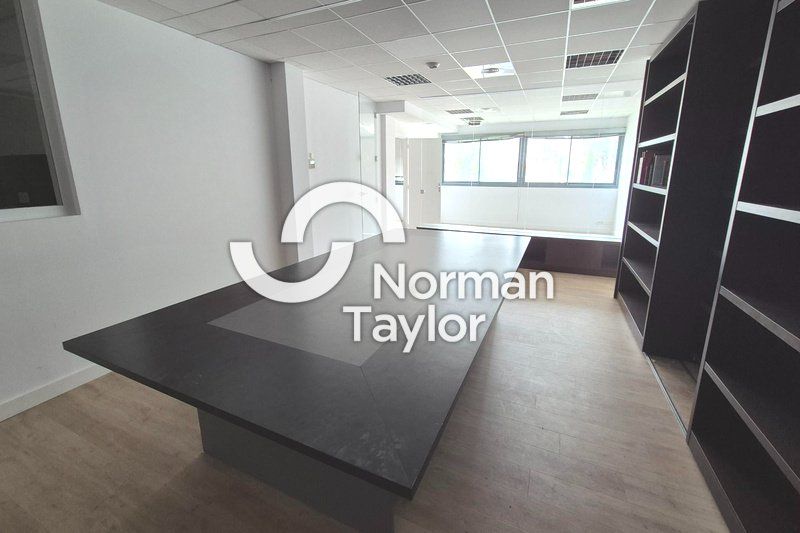 Location bureaux 233.6 m² divisibles à partir de 109 m²
