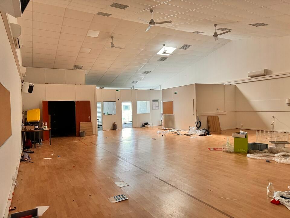 Location local commercial 302 m² non divisibles