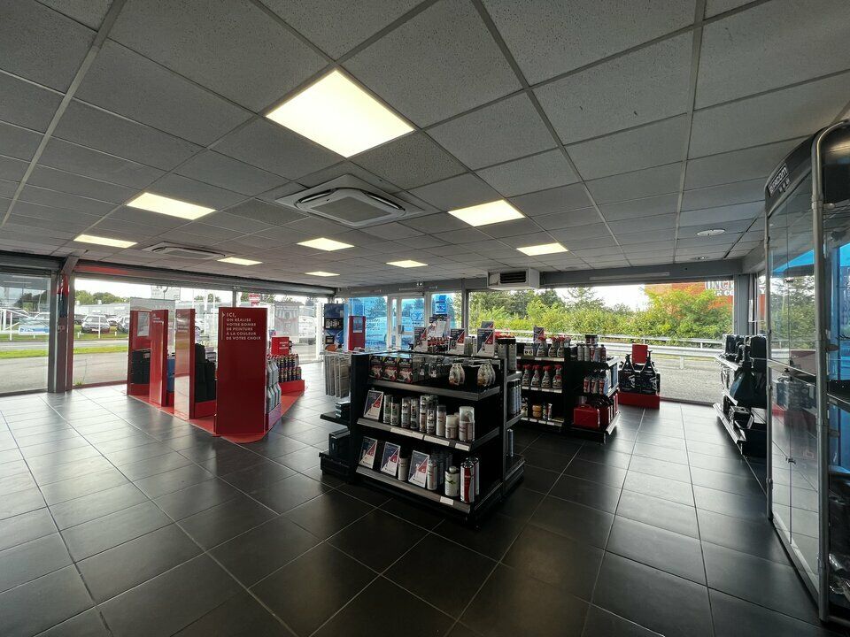 Location local commercial 600 m² non divisibles