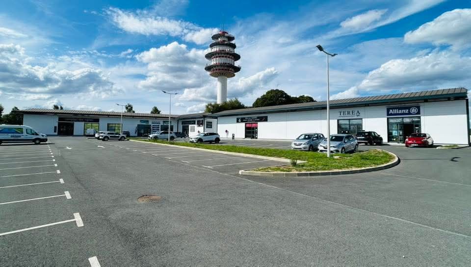 Location local 370.00 m² à Boisseuil