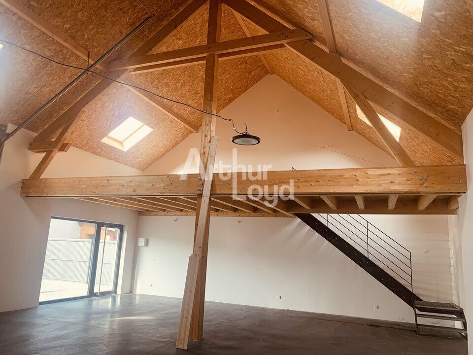 Location local d''activites 120 m² non divisibles