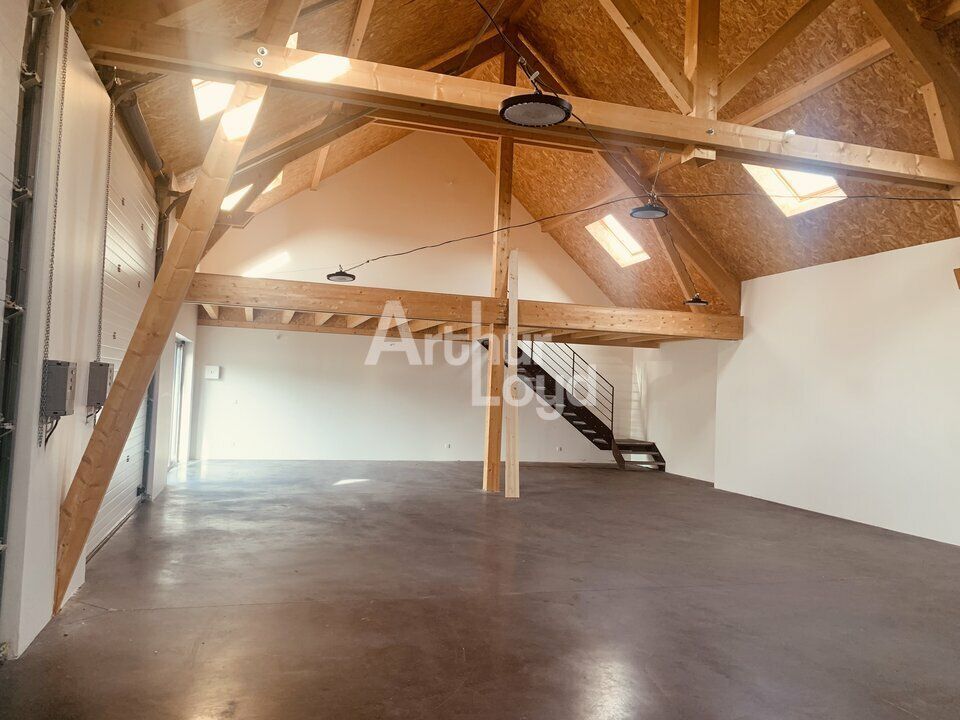 Local en parfait état, belle visibilité, proximité autoroute