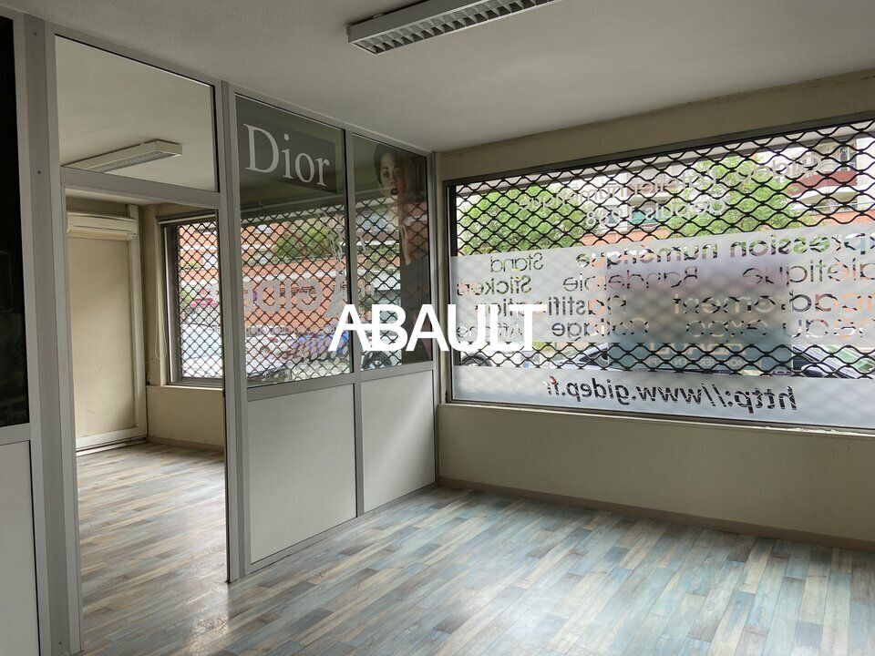 Location local commercial 225 m² non divisibles