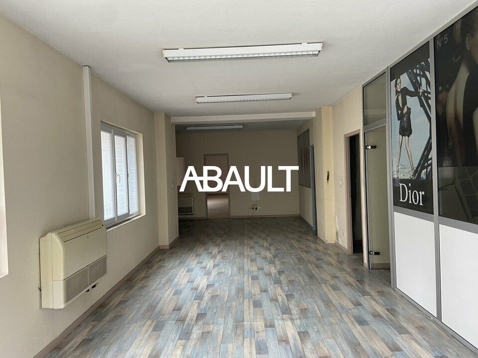 A LOUER LOCAL COMMERCIAL D ENVIRON 217M² EN RDC BD DE SUISSE